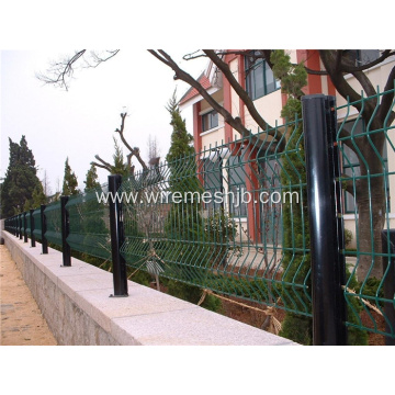 Beautiful PVC Coated Triangle Welded Wire Mesh Fence